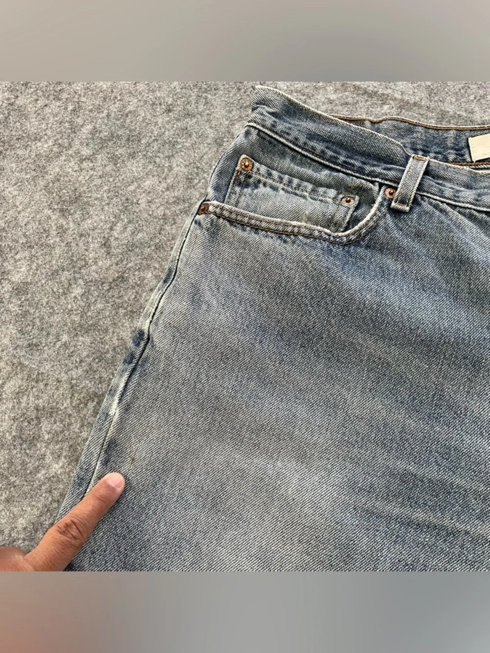 Levis 550 Relaxed Fit Jeans Mens 36x34 Blue Light Wash Distressed 100% Cotton - Picture 10 of 16